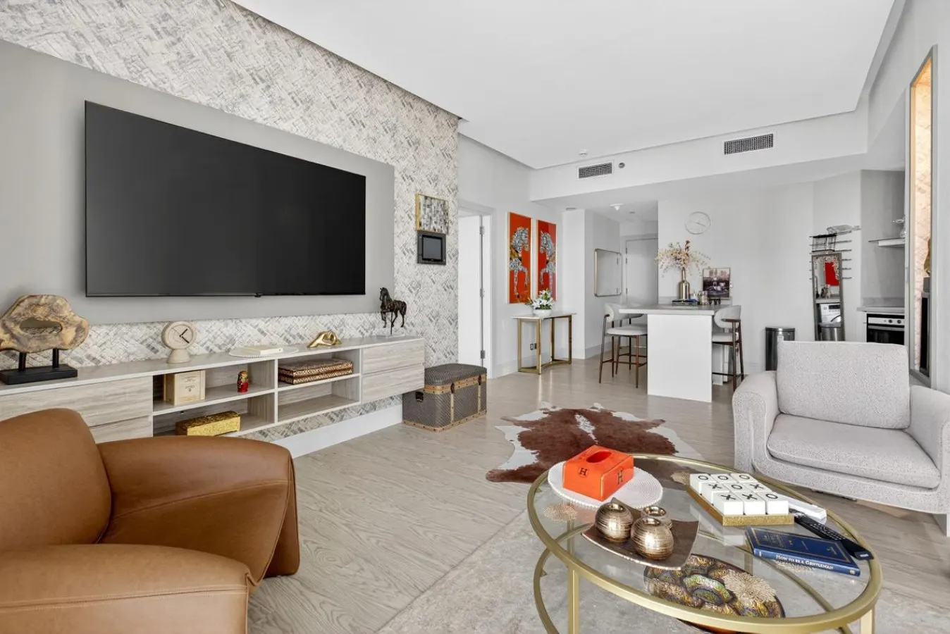 Stylish 1-Bedroom Apartment in Business Bay with Balcony Views — photo 3