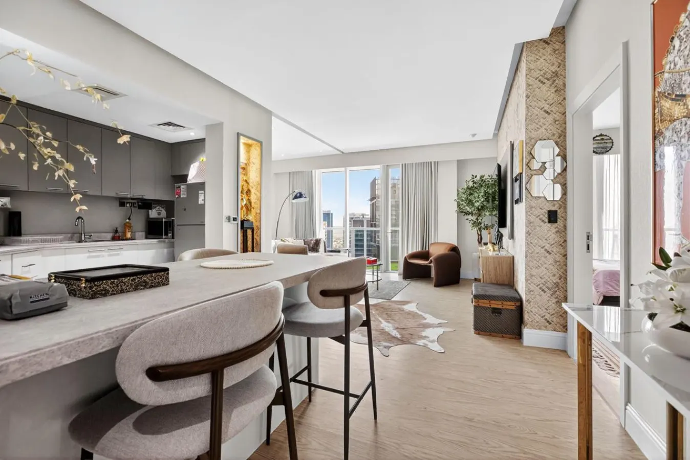 Stylish 1-Bedroom Apartment in Business Bay with Balcony Views — photo 4