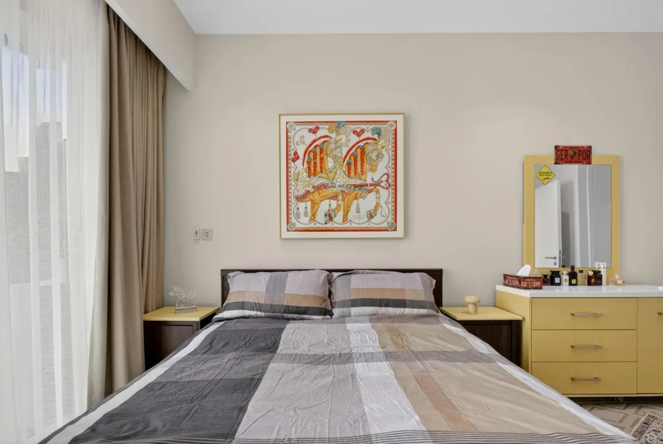 Stylish 1-Bedroom Apartment in Business Bay with Balcony Views 8