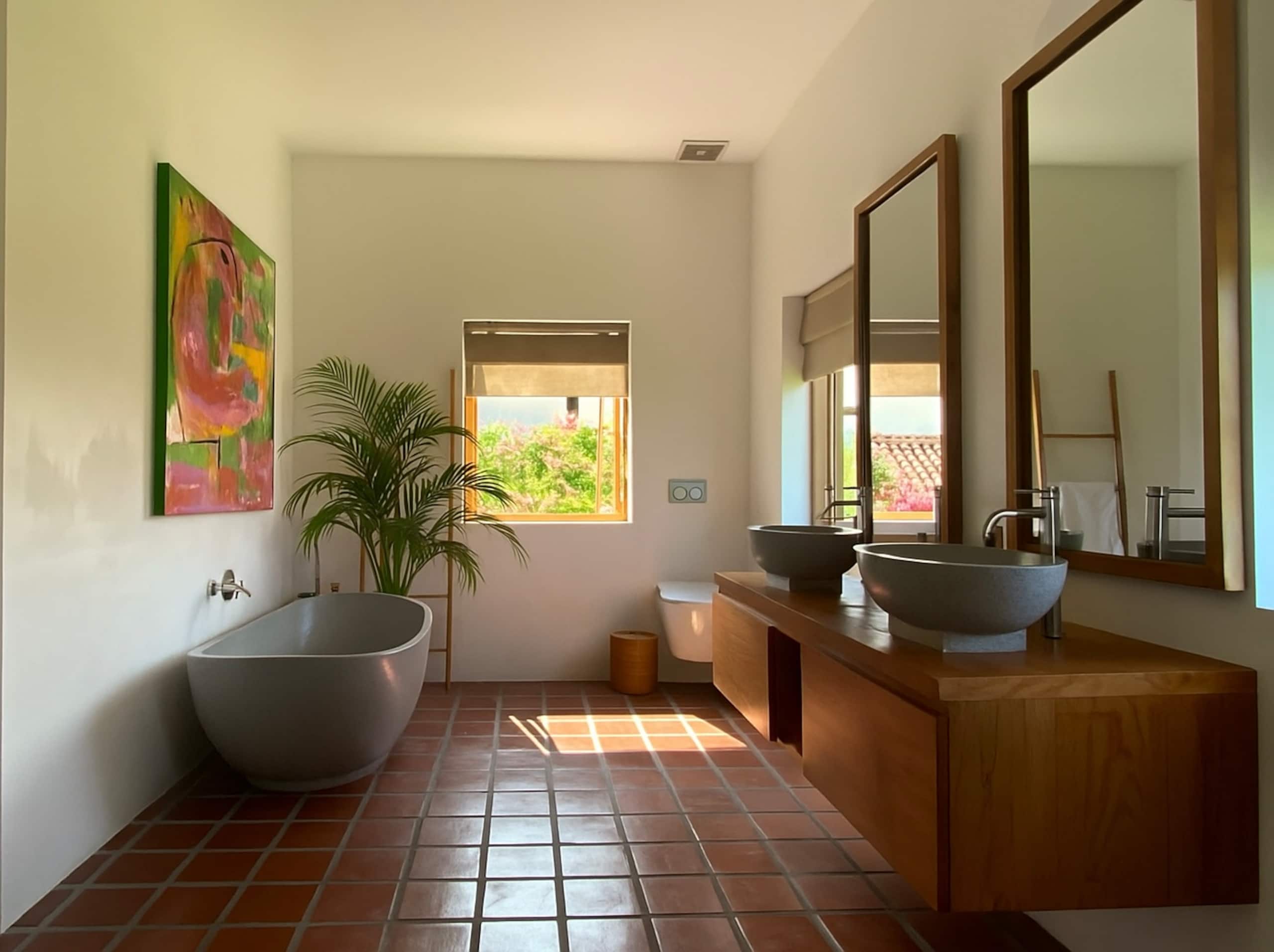 Villa Casali 3/4BR family retreat with 18m pool. 20