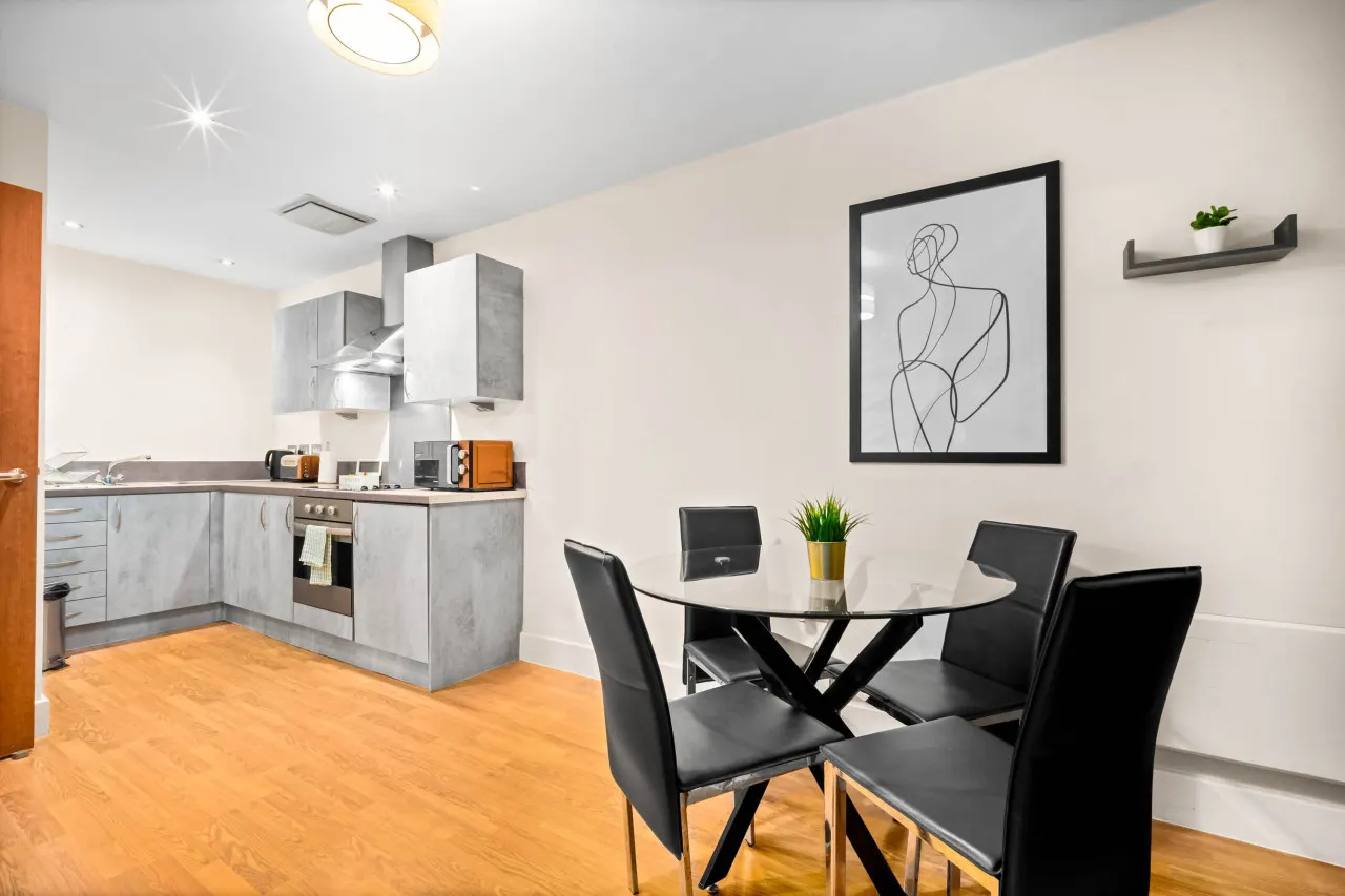 Arcadian Apartment - Balcony - Parking - Fast WIFI 6