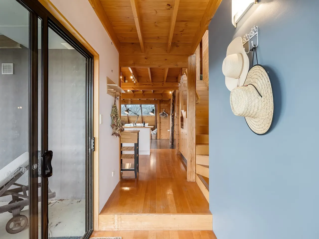 Beachfront Cabin, Private Path to Clifton Beach 15