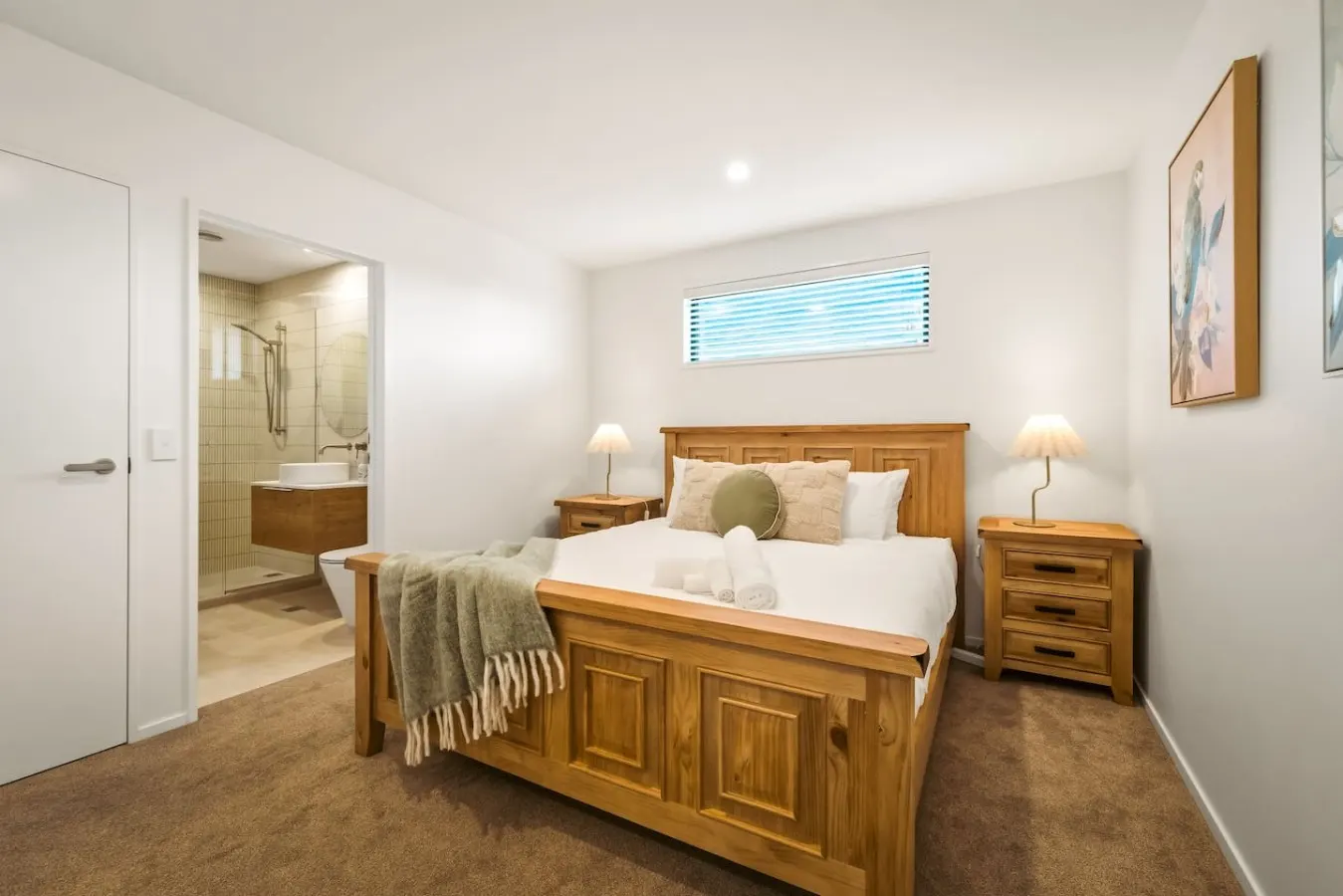 3 BRM Townhouse 5 mins drive to CBD - free parking 10