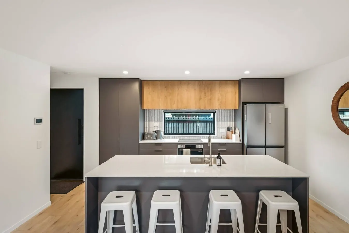 3 BRM Townhouse 5 mins drive to CBD - free parking 14