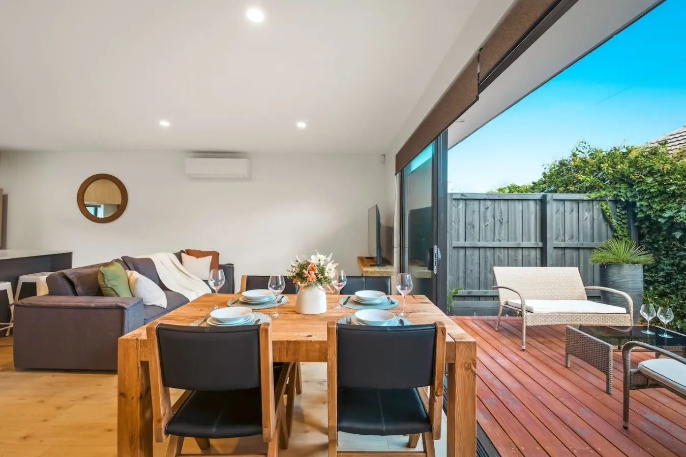 3 BRM Townhouse 5 mins drive to CBD - free parking 15