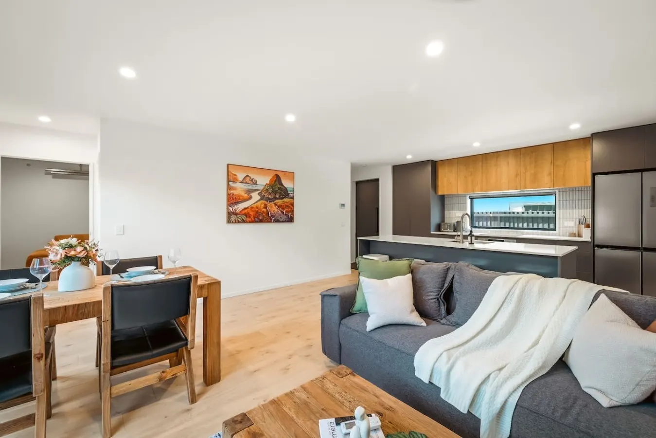 3 BRM Townhouse 5 mins drive to CBD - free parking 5
