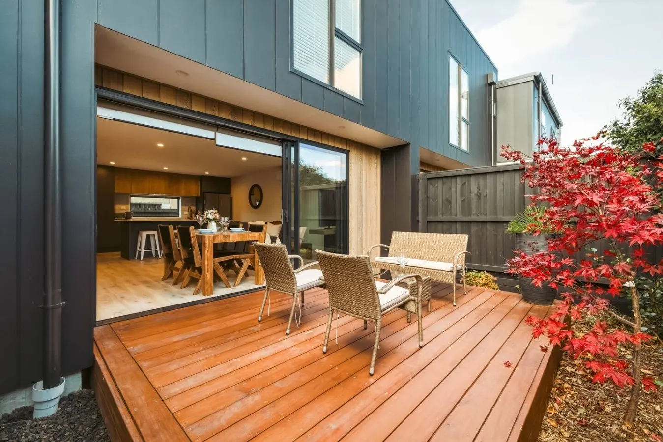 3 BRM Townhouse 5 mins drive to CBD - free parking 6