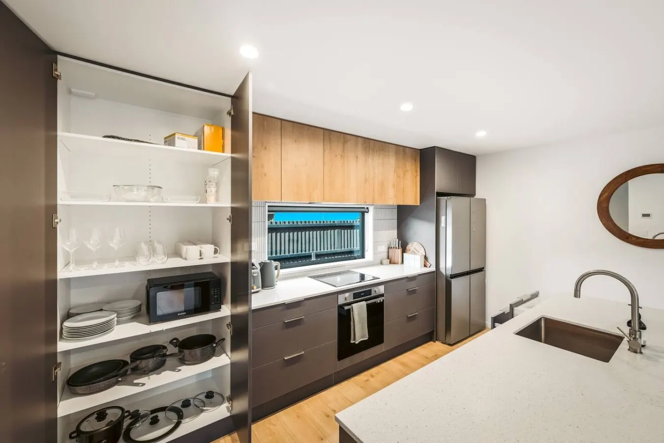 3 BRM Townhouse 5 mins drive to CBD - free parking 7