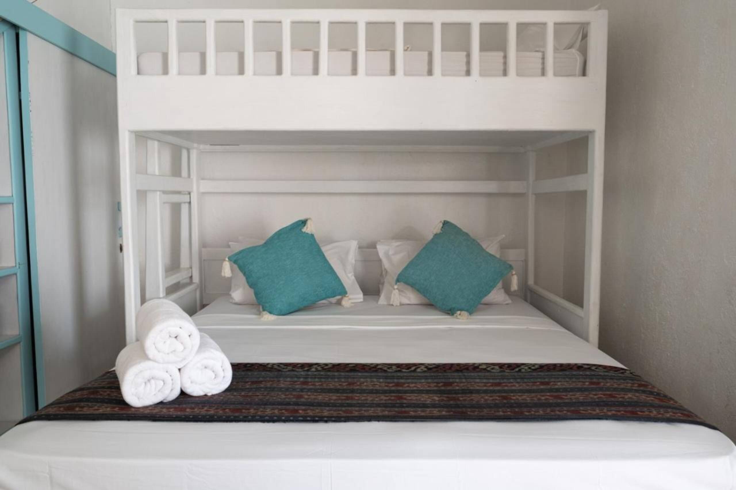 Shore 2 Bedroom Cottage — photo 4