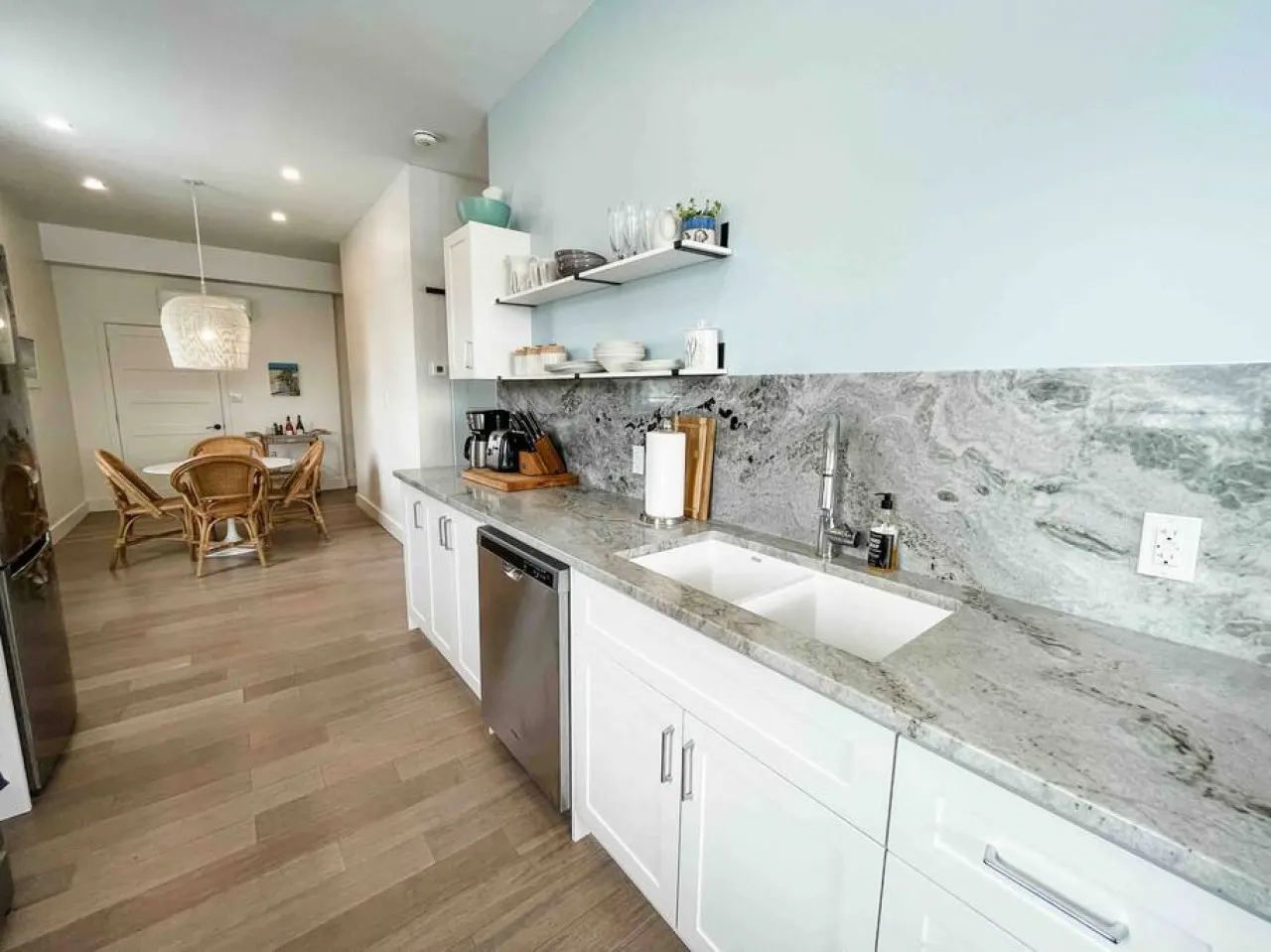 Wellington on the Beach: Hideaway Suites & Hot Tub 8