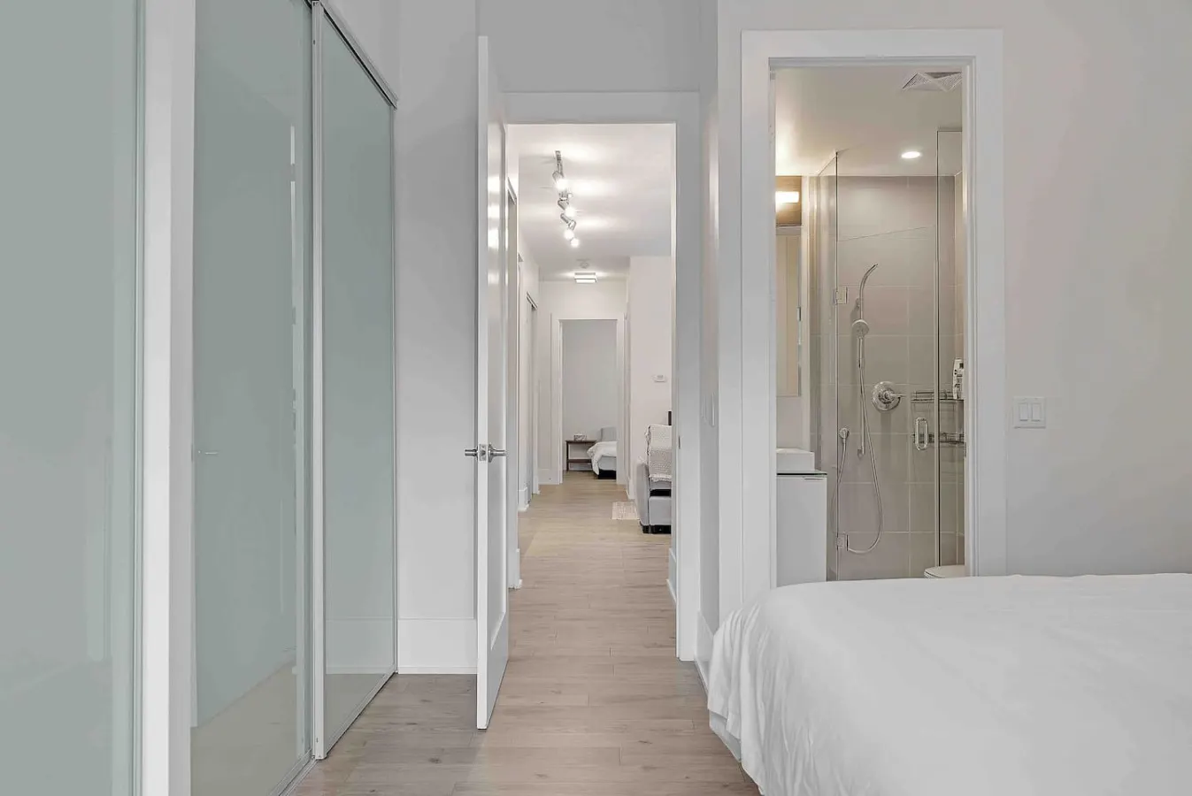 2BR/2BTH Condo Parking CN Tower/Rogers Centre 10