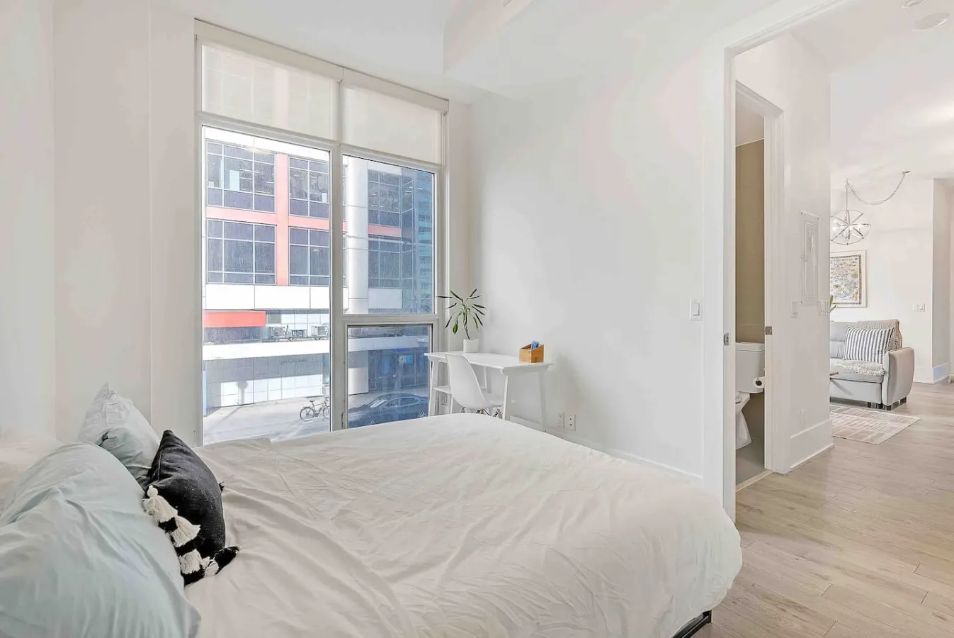 2BR/2BTH Condo Parking CN Tower/Rogers Centre 12