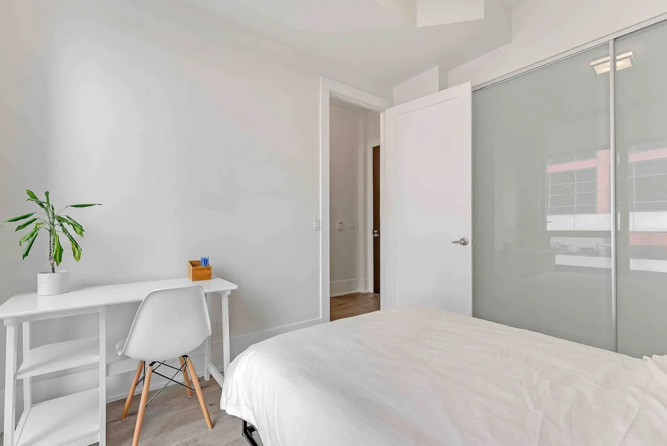 2BR/2BTH Condo Parking CN Tower/Rogers Centre 13