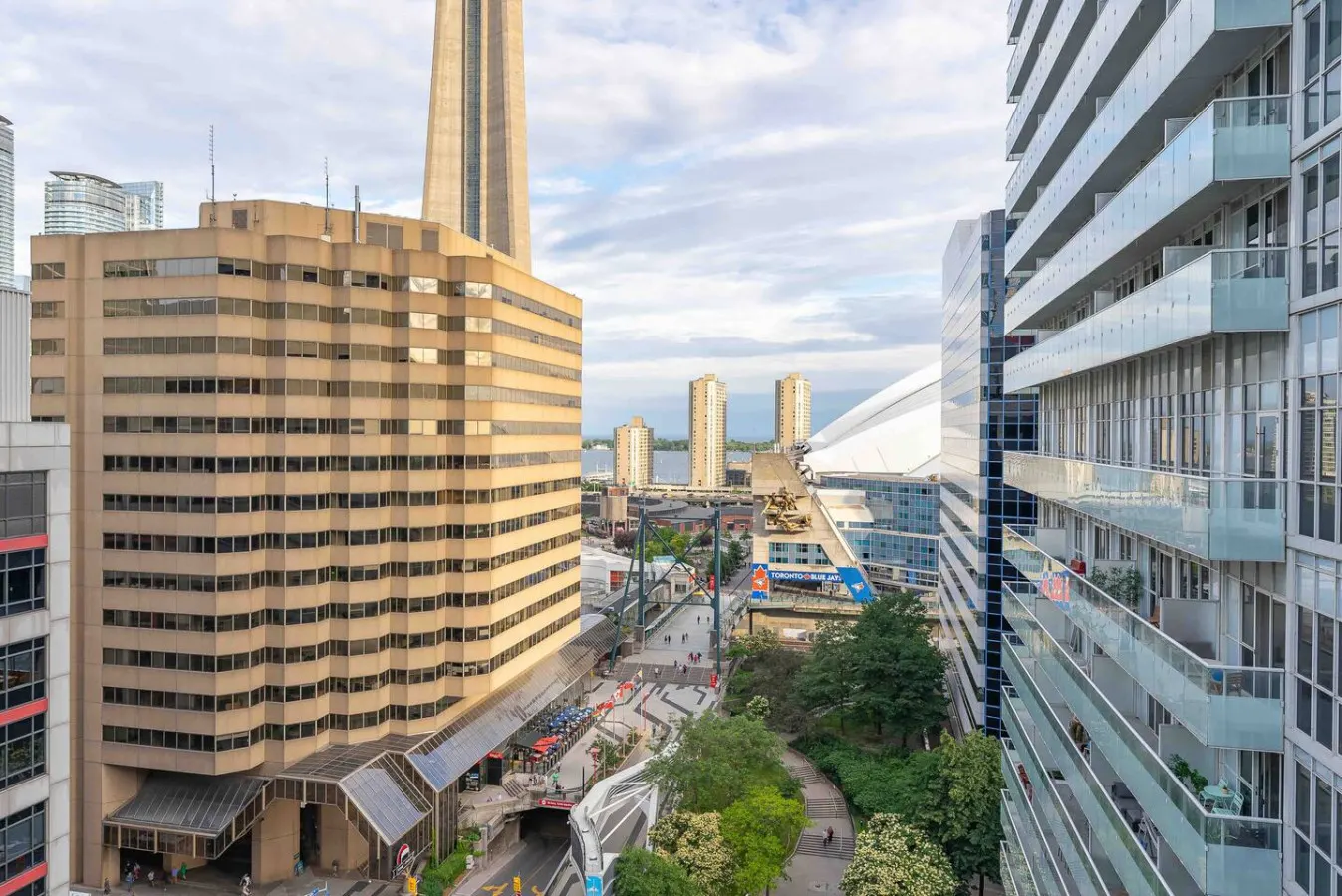 2BR/2BTH Condo Parking CN Tower/Rogers Centre 18