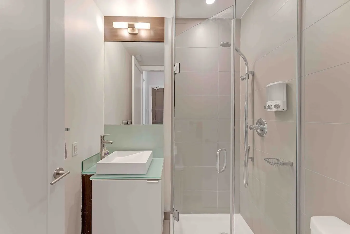 2BR/2BTH Condo Parking CN Tower/Rogers Centre 5