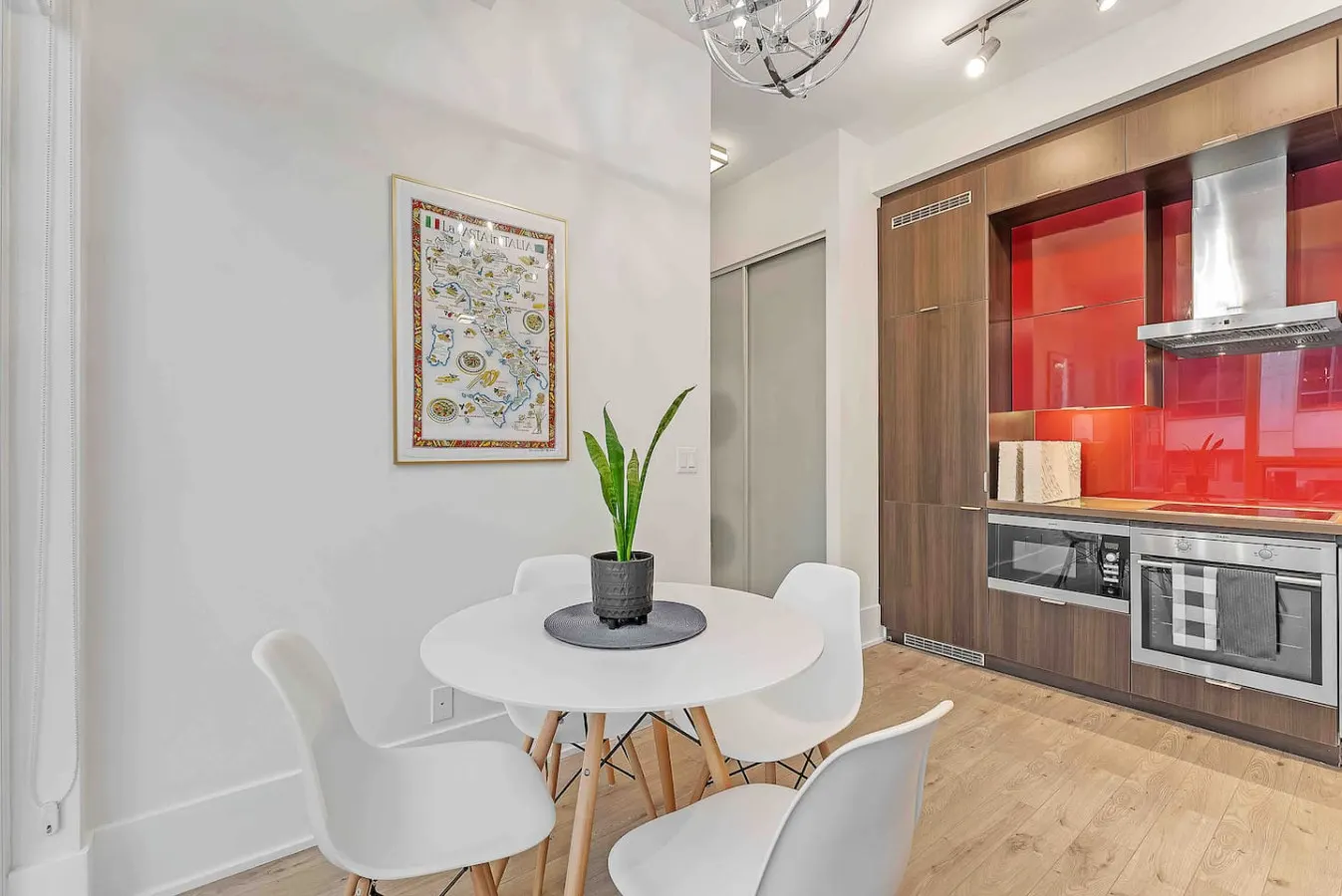 2BR/2BTH Condo Parking CN Tower/Rogers Centre 8