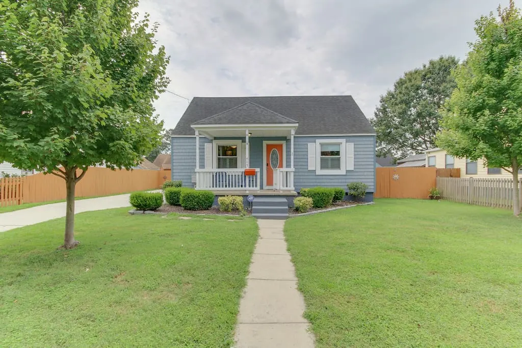 Norfolk Cottage • Near Ocean View + Dog Friendly