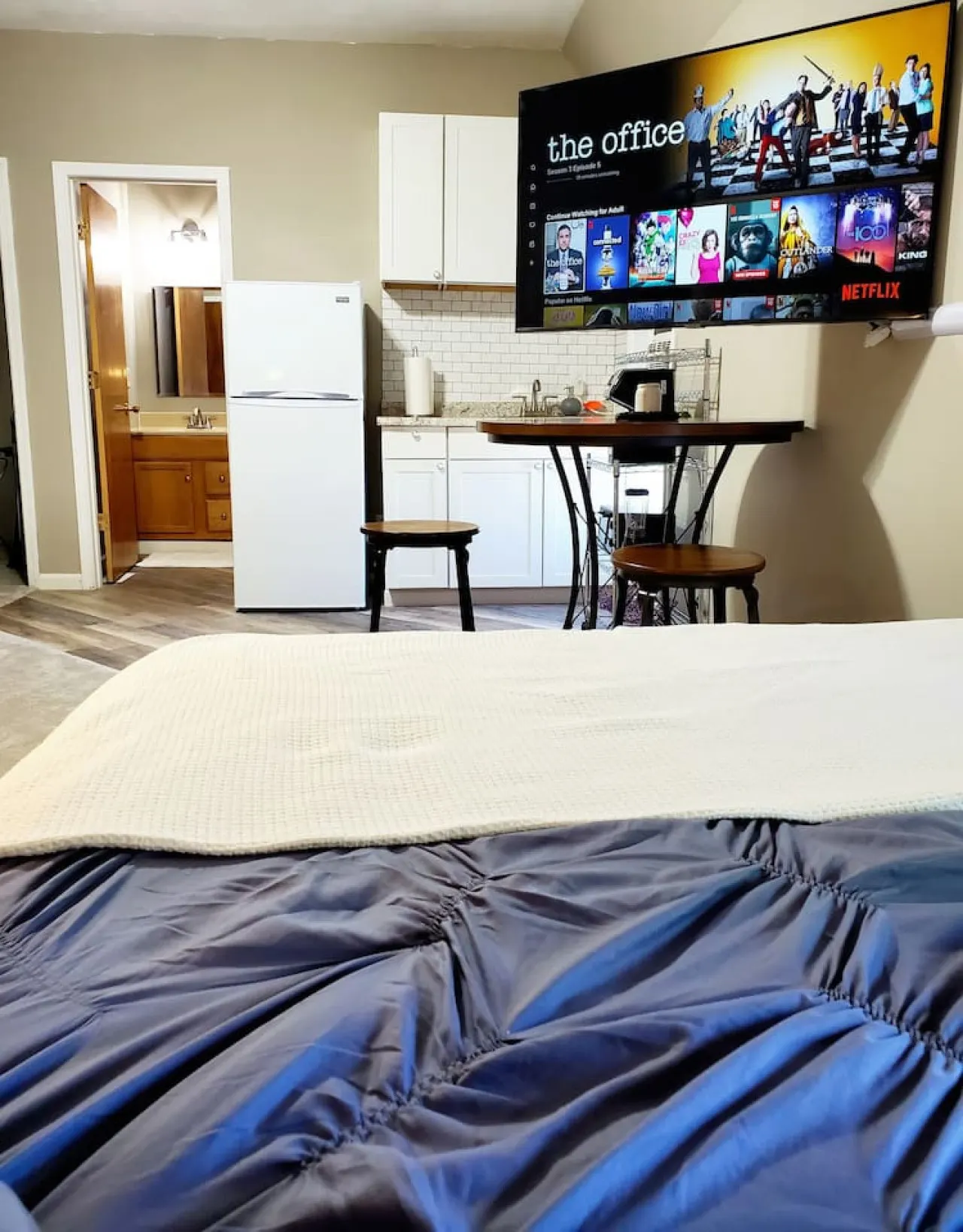 Walkable Cozy Downtown Studio (FREE Bikes to use) 9