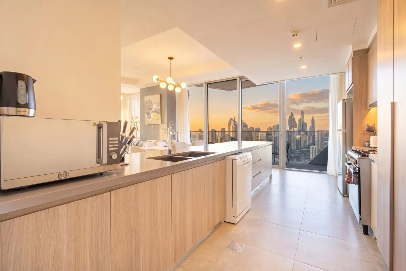 Central Lux Home w/ Stunning Views on 42nd Floor — photo 3