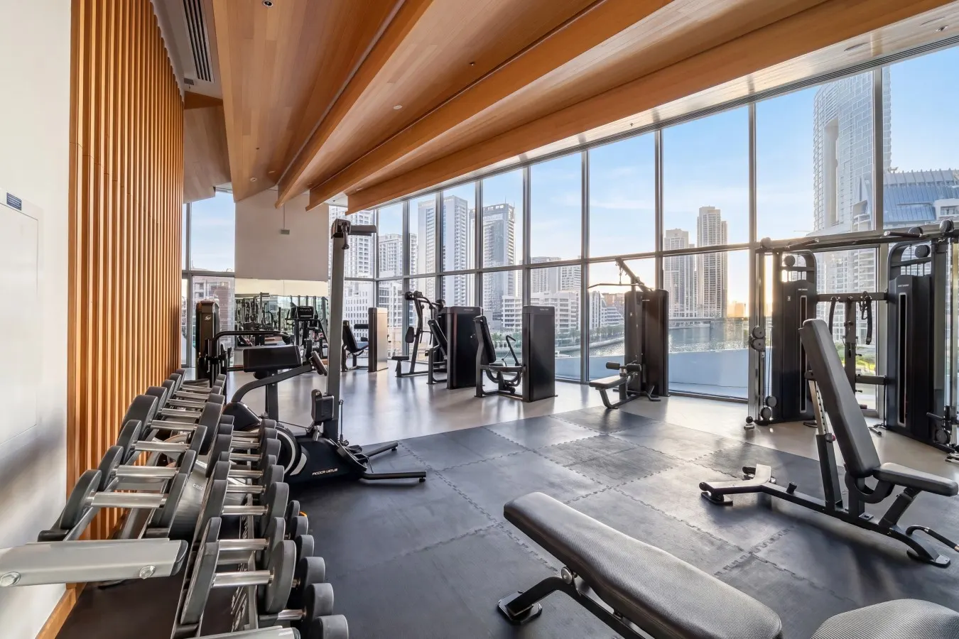 Central Lux Home w/ Stunning Views on 42nd Floor — photo 5