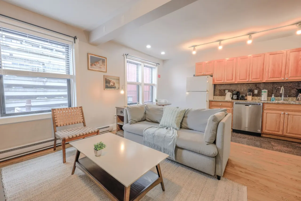 Chic 1 Bed Apartment! Steps from Boston Common! 1