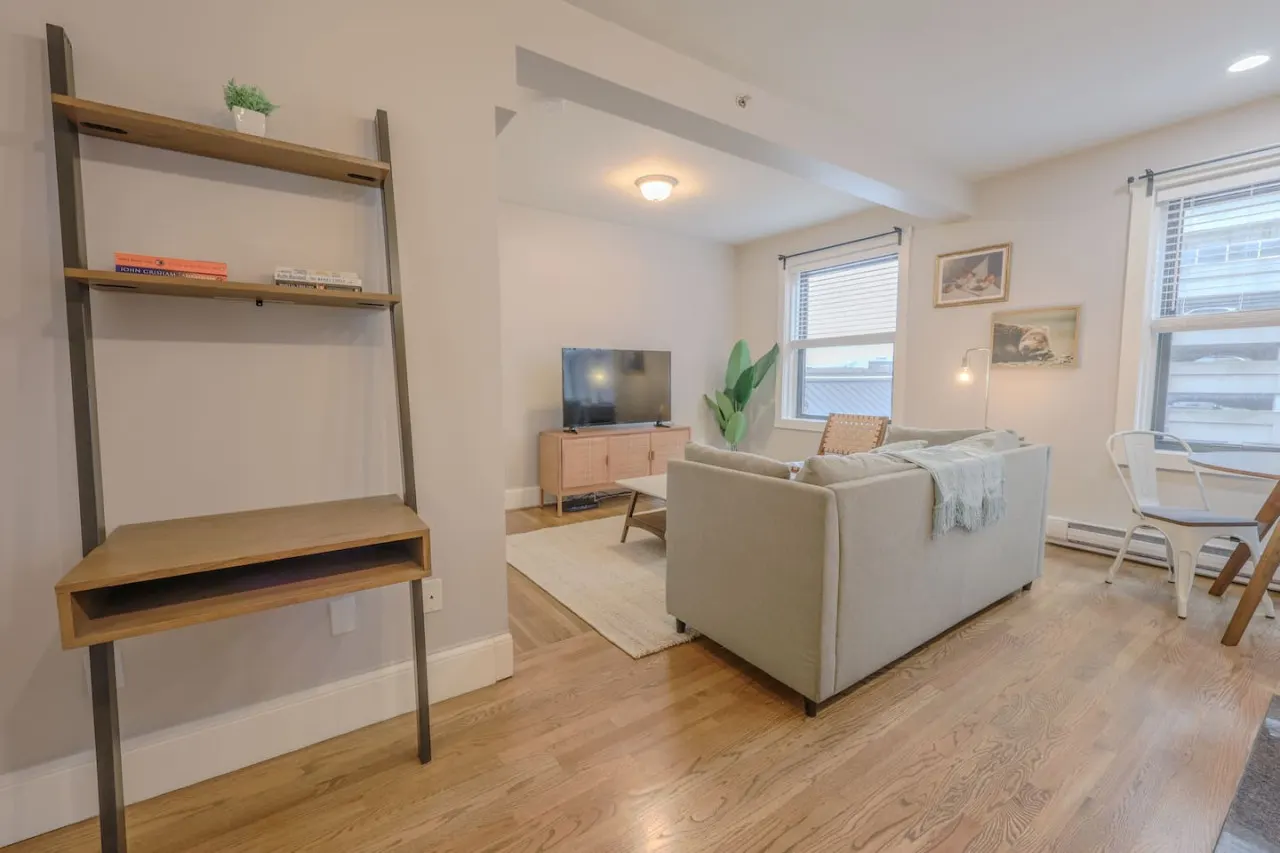 Chic 1 Bed Apartment! Steps from Boston Common! 2