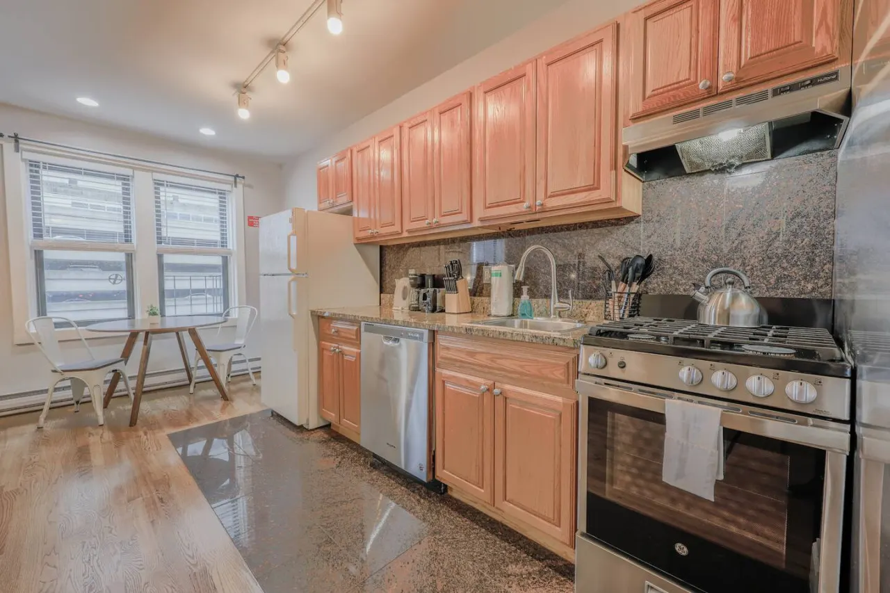 Chic 1 Bed Apartment! Steps from Boston Common! 3