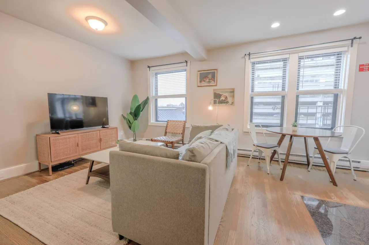 Chic 1 Bed Apartment! Steps from Boston Common! 4