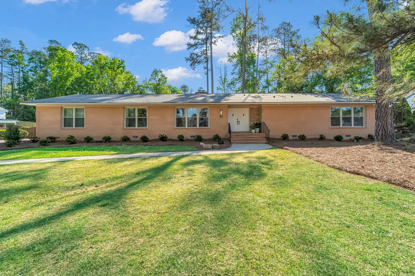 Waverly Home - 5 Bedrooms 4 Bathrooms — photo 2