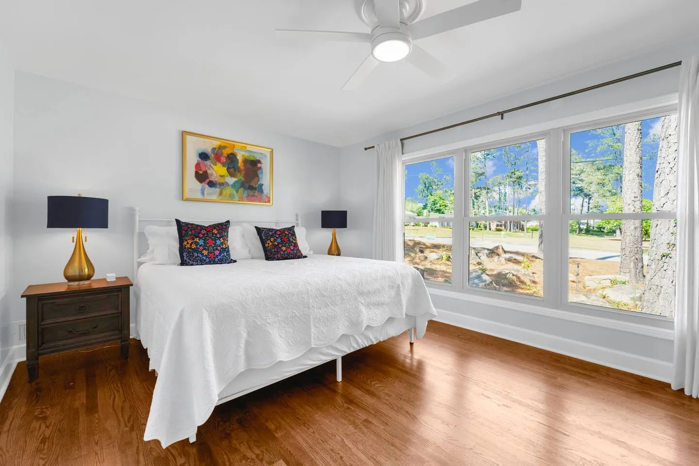 Waverly Home - 5 Bedrooms 4 Bathrooms — photo 3