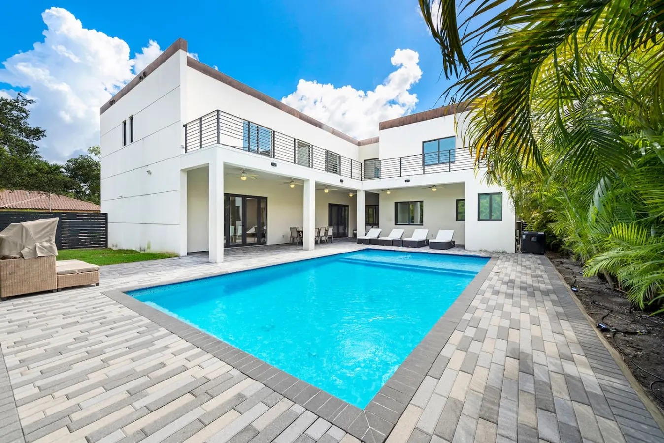 20% Off NEW 10BR Luxury villa w/Private Pool! 11