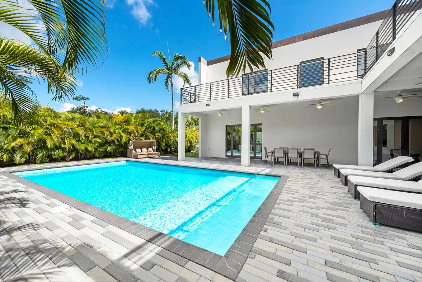 20% Off NEW 10BR Luxury villa w/Private Pool! 7