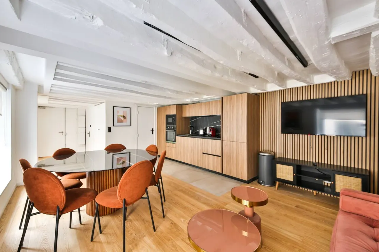 11.Flat 8 person St Lazare Galerie LaFayette 8ème