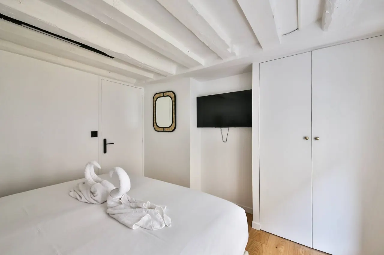 11.Flat 8 person St Lazare Galerie LaFayette 8ème 9