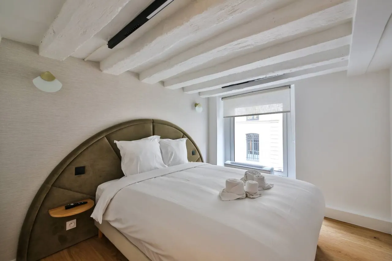 11.Flat 8 person St Lazare Galerie LaFayette 8ème 10