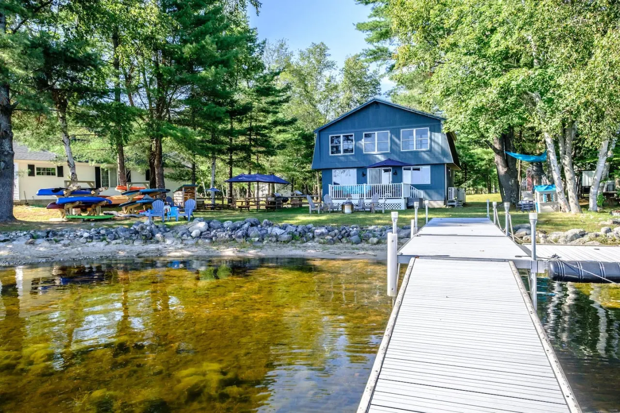 Blue House- Lakehouse on Sebago w. stunning Sunrises + Sunsets