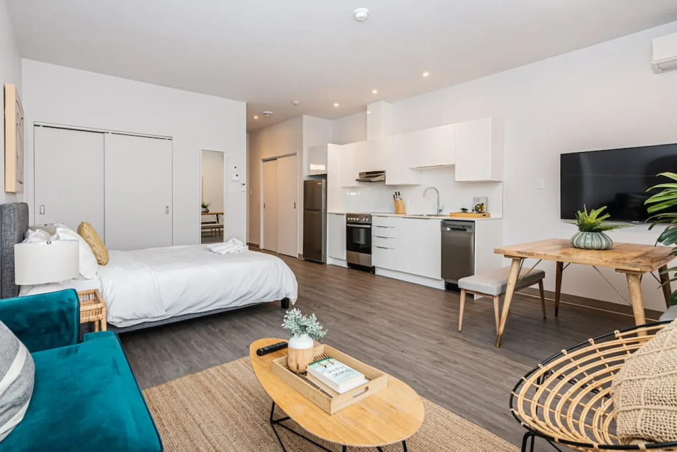Plateau - Brand New and Perfectly Located Flat in Le Plateau - Unit 6