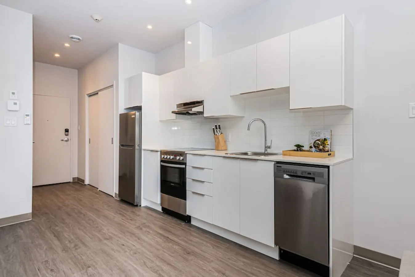 Plateau - Brand New and Perfectly Located Flat in Le Plateau - Unit 6 9