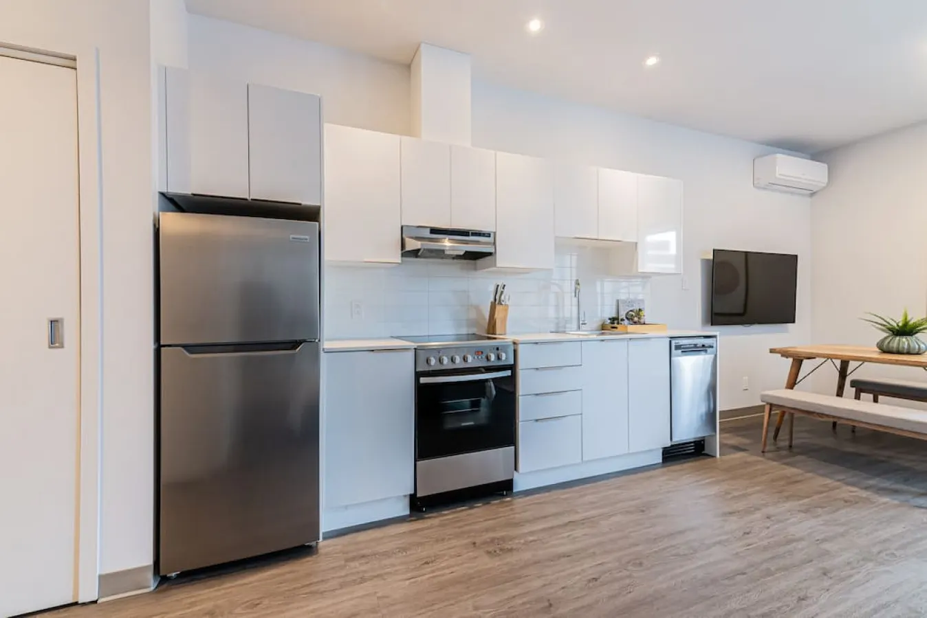 Plateau - Brand New and Perfectly Located Flat in Le Plateau - Unit 6 10