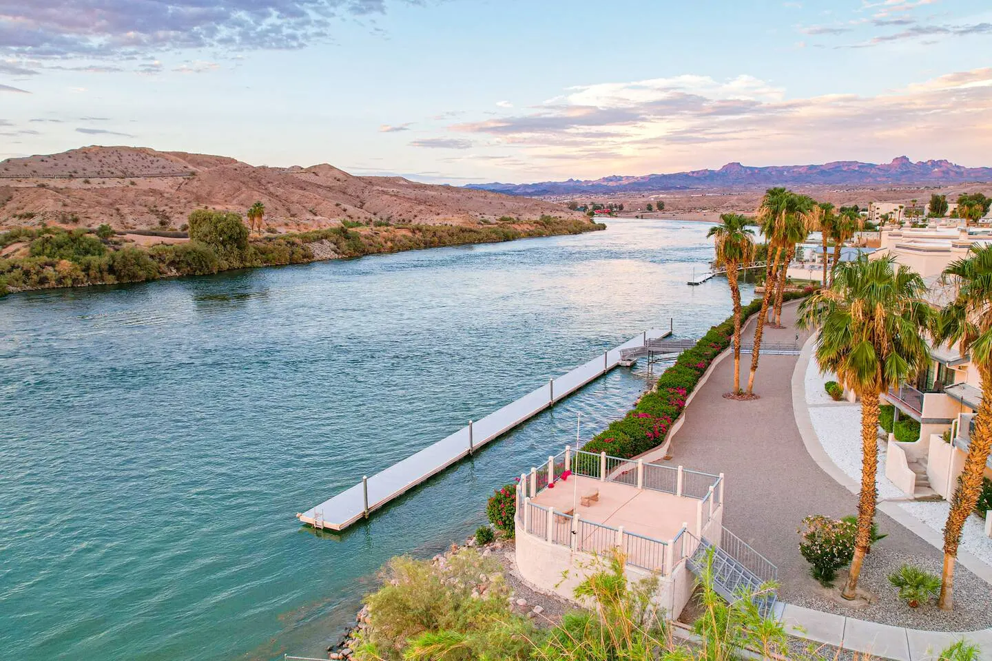 Riverfront | Views | Sleeps 8 — foto 5