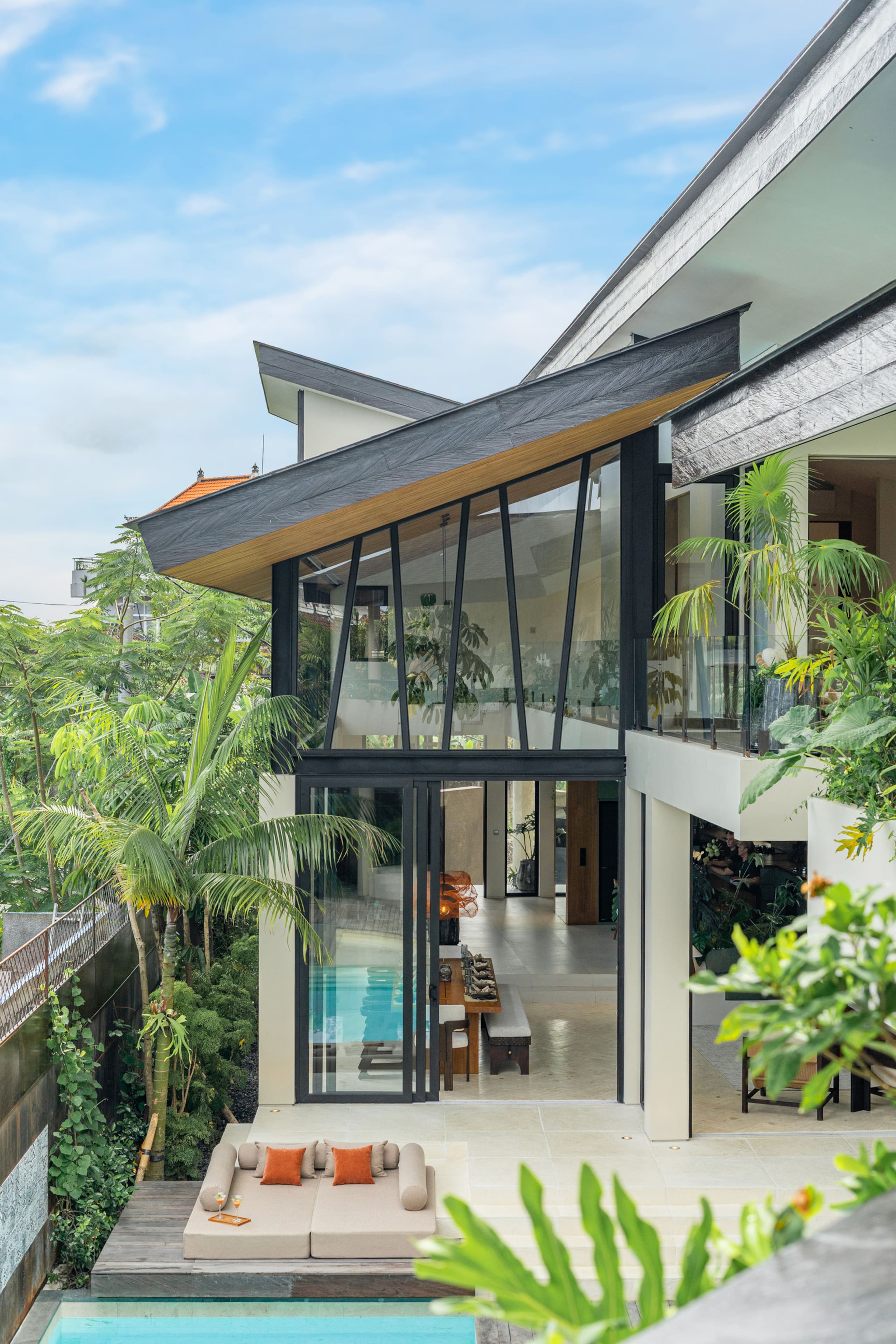 The Line | 5BR Luxury Villa w/ Cinema & Hot Tub — photo 2