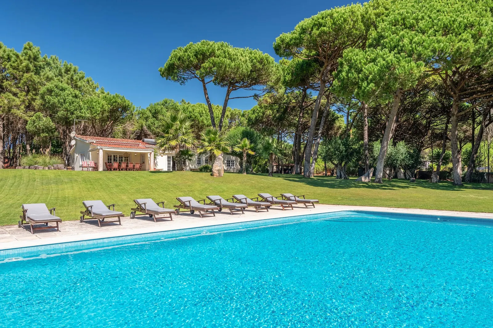 Villa with Luxury Garden in Sintra 1