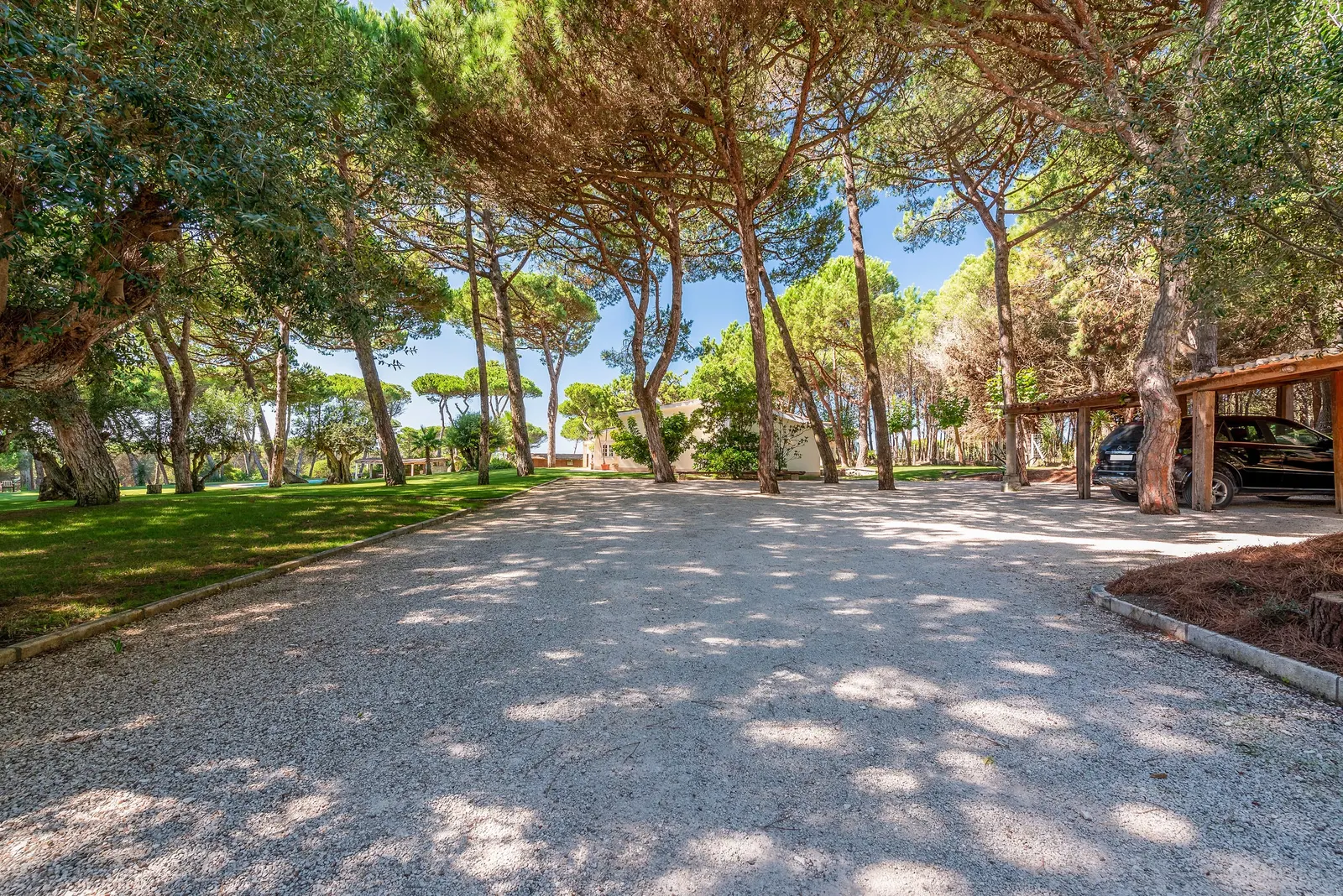 Villa with Luxury Garden in Sintra 37