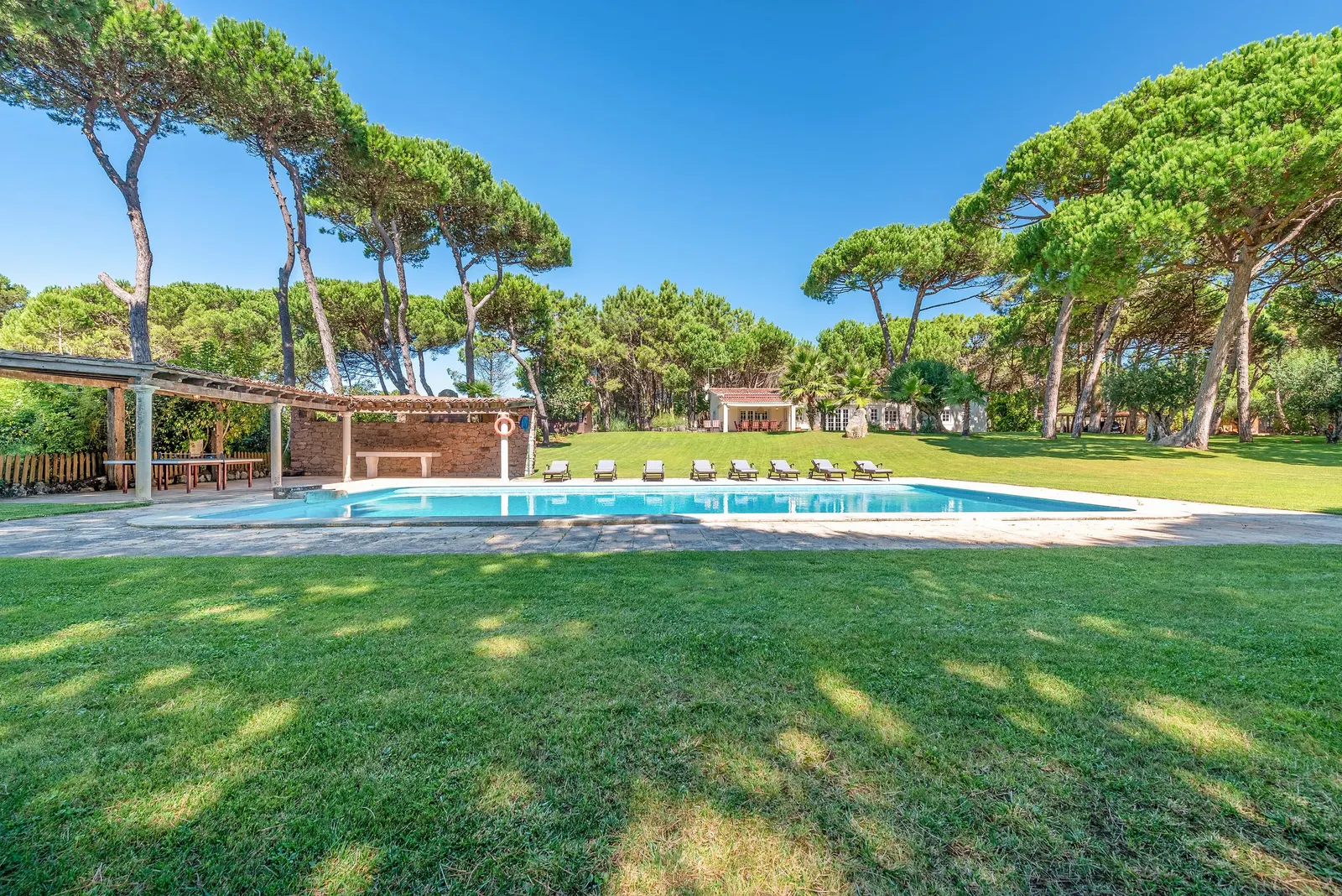 Villa with Luxury Garden in Sintra 35