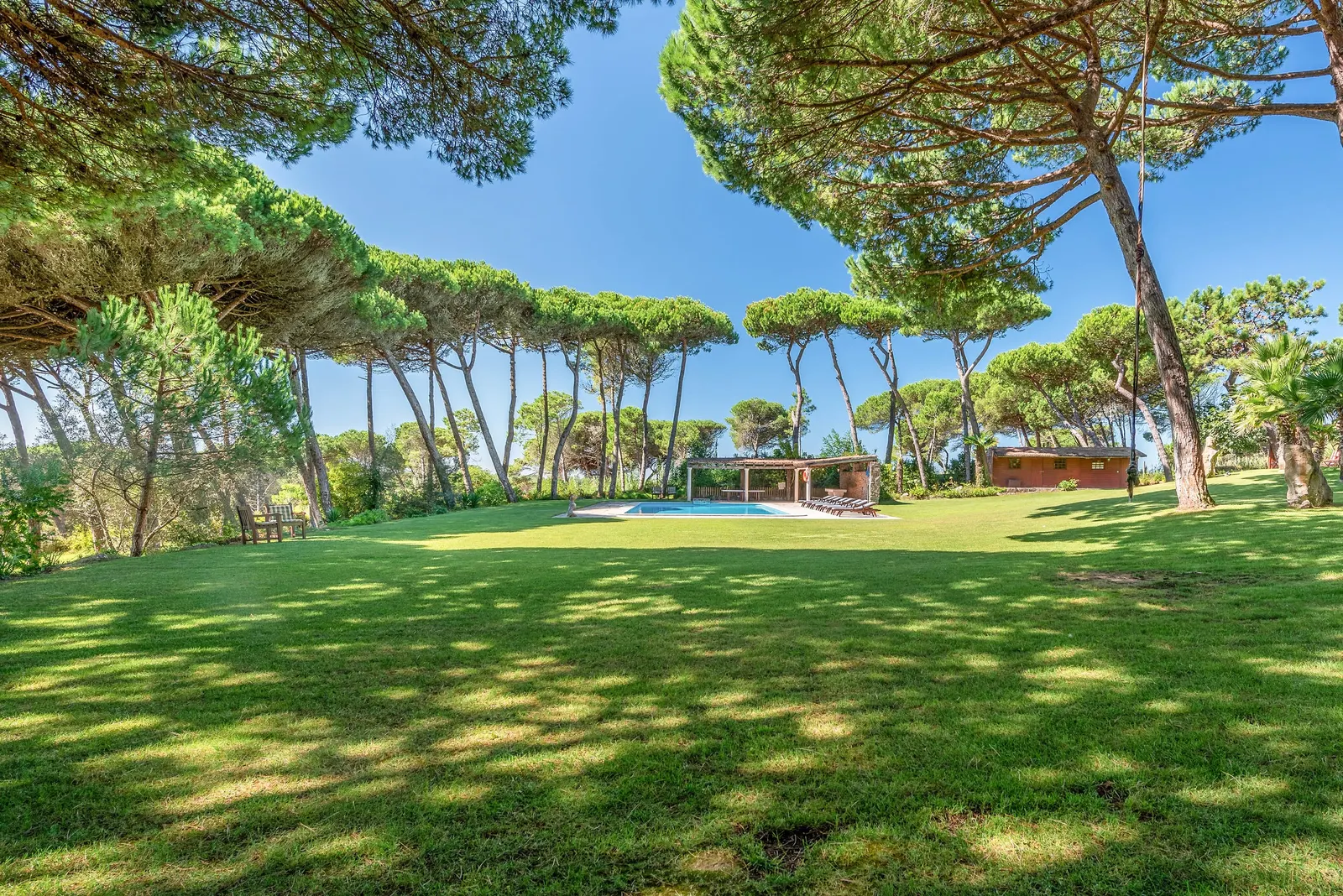 Villa with Luxury Garden in Sintra 36