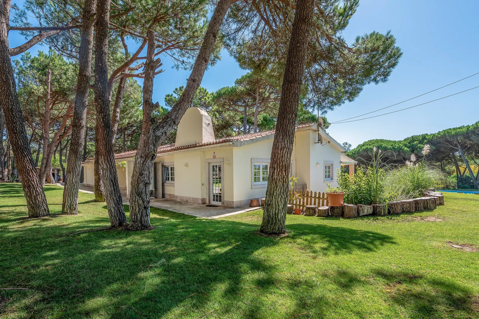 Villa with Luxury Garden in Sintra 40