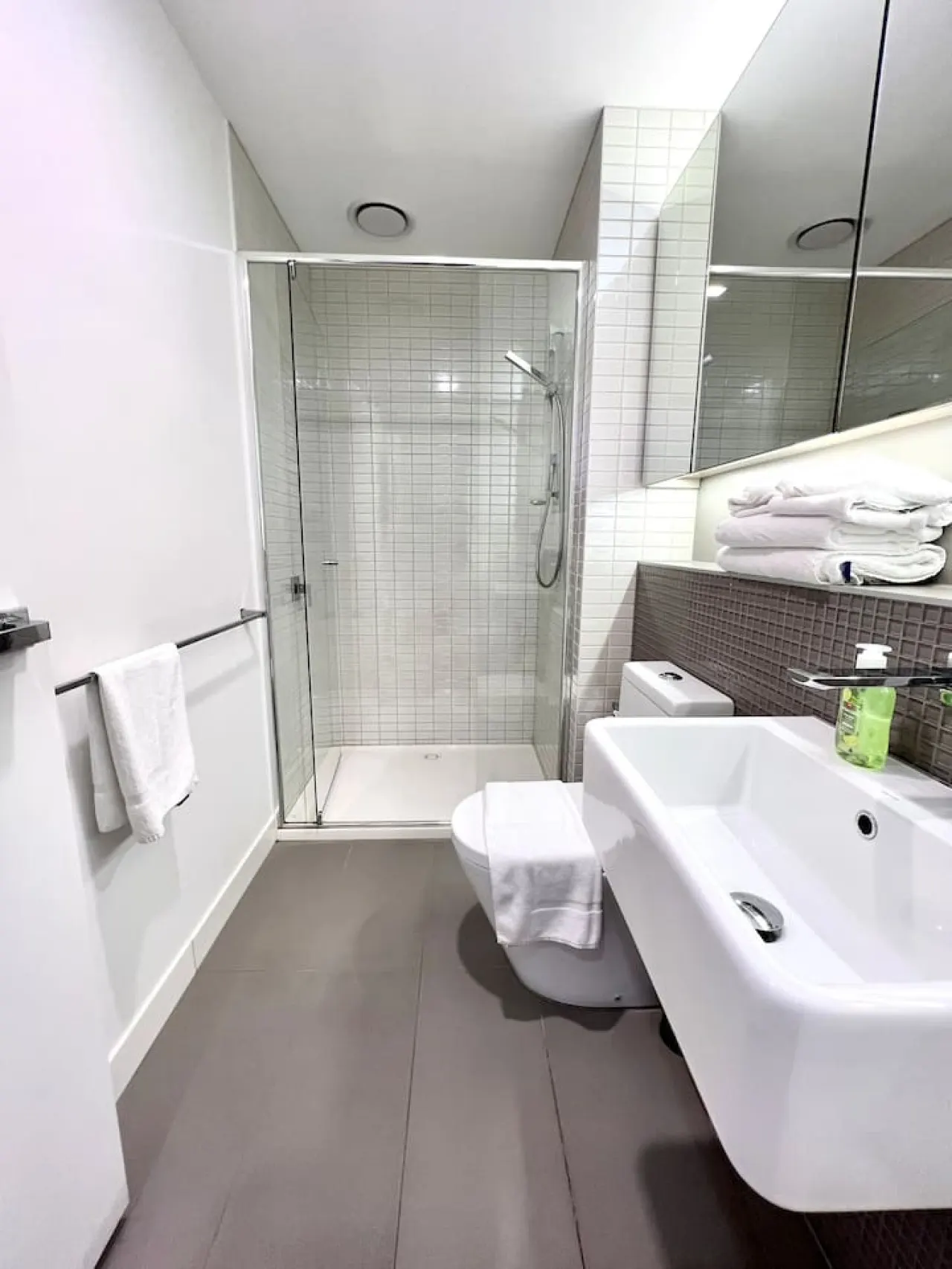 Two Urban Apartments – Melbourne CBD 13