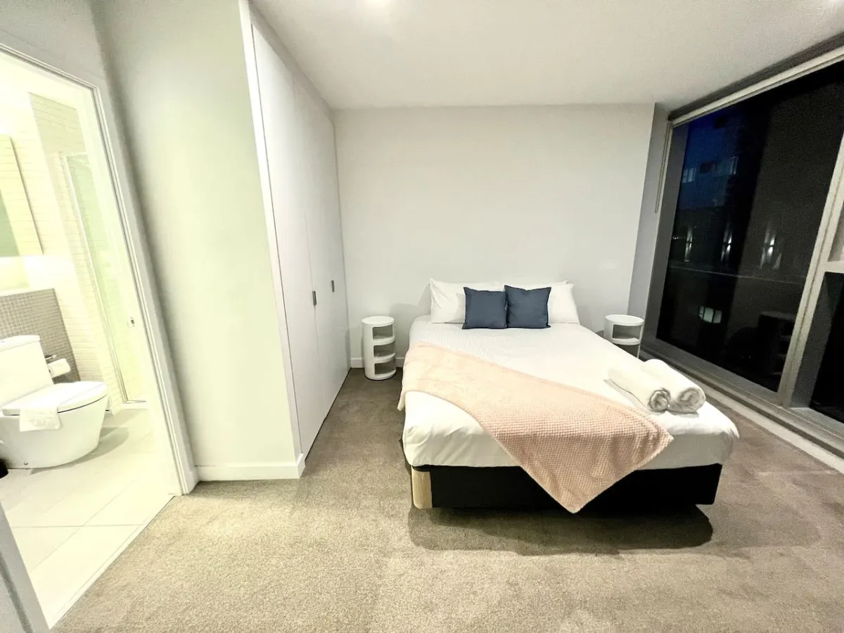 Two Urban Apartments – Melbourne CBD 17