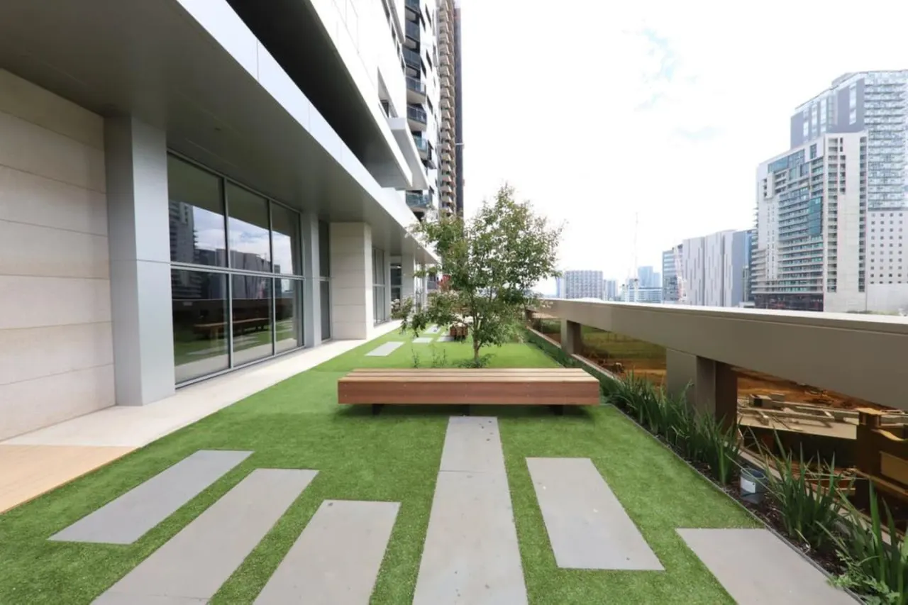 Two Urban Apartments – Melbourne CBD 8