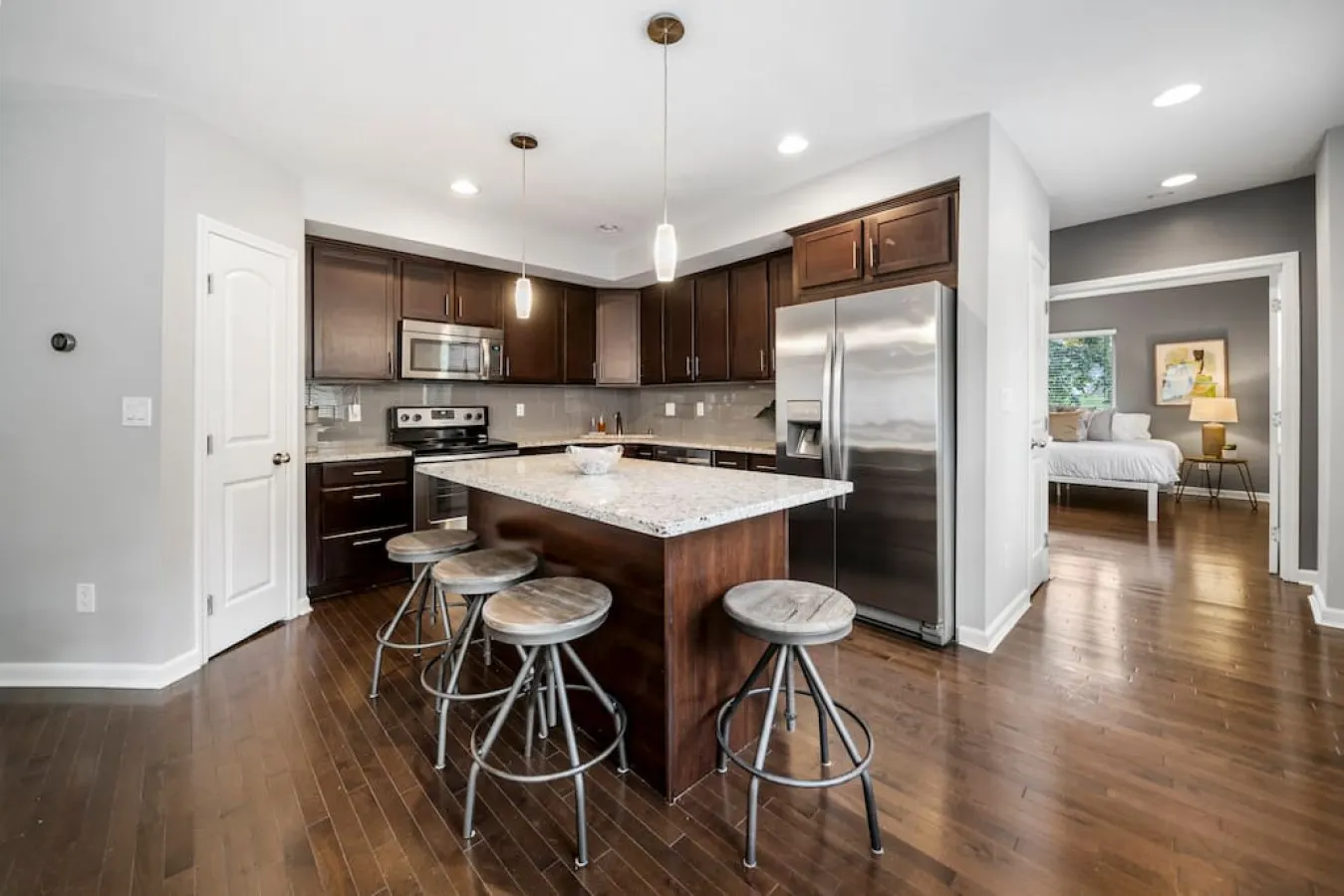 Stylish 2BR near City Center OTR, UC, Zoo 2